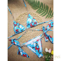 Blau mit Schmetterlingen