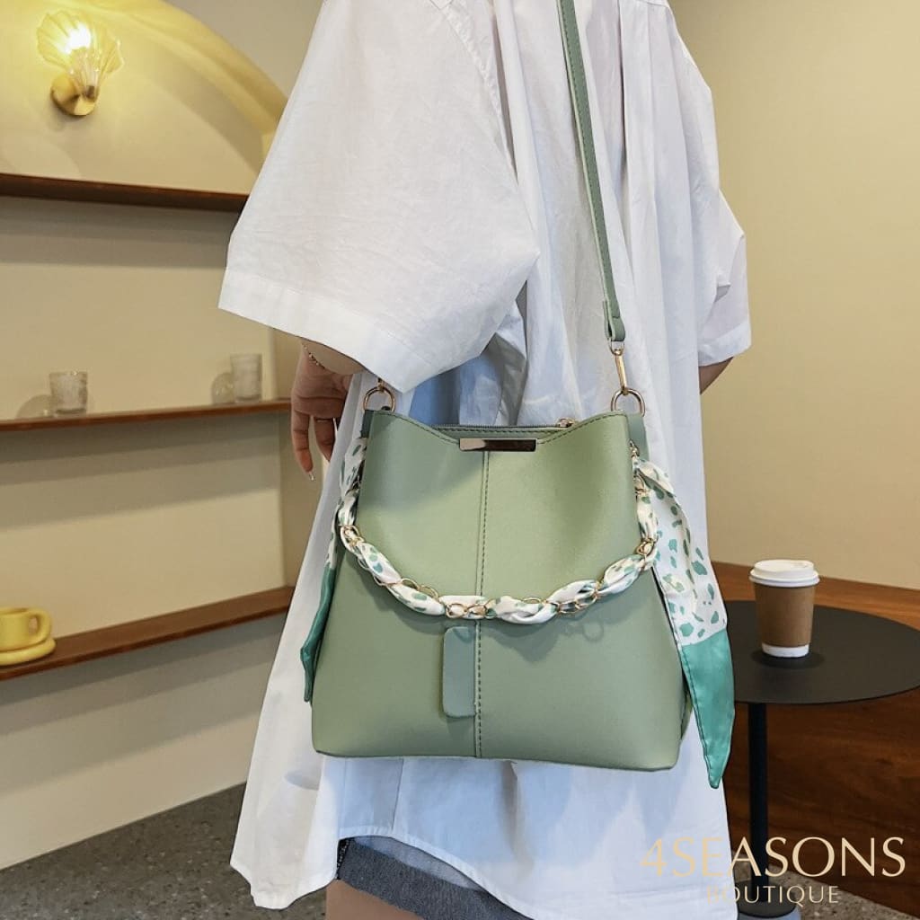 Popular Large-Capacity Bucket Bag For Women 2022 New Fashion Messenger Niche Casual Commuter