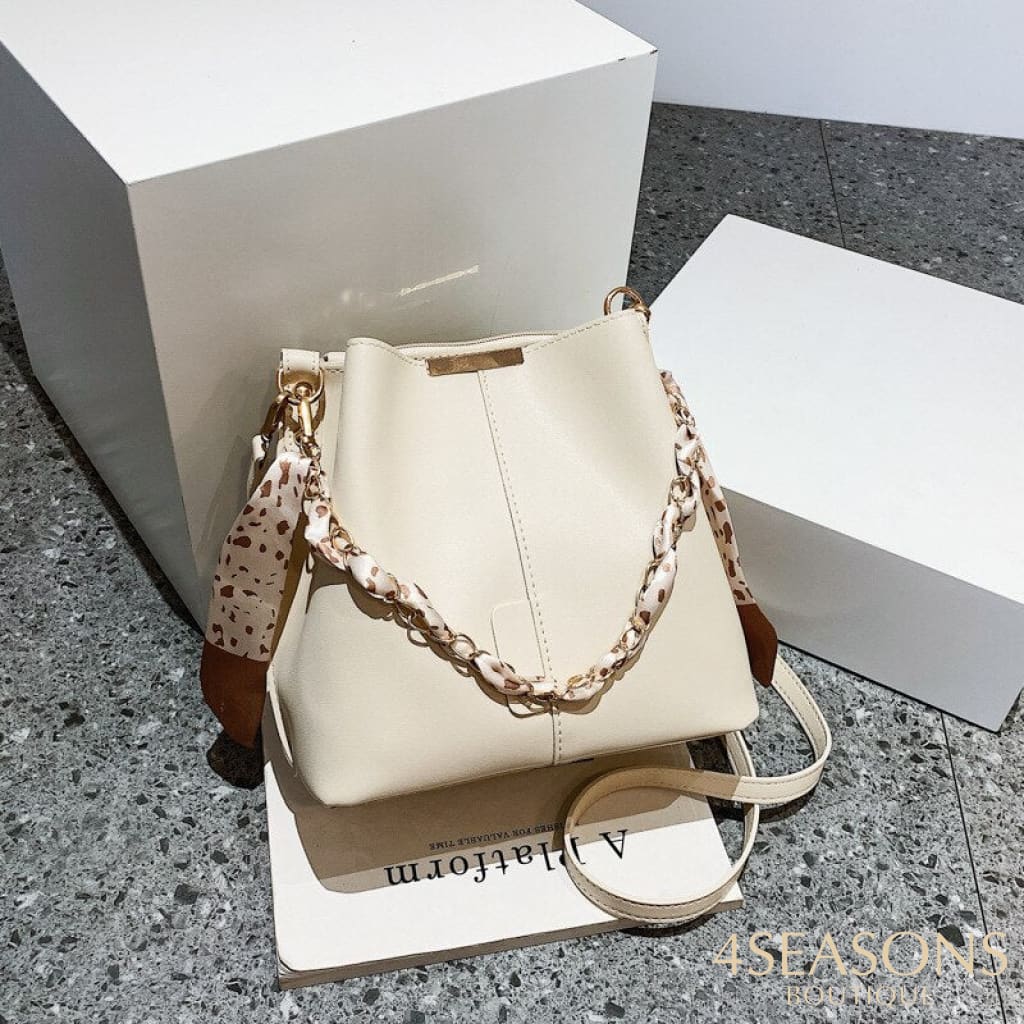 Popular Large-Capacity Bucket Bag For Women 2022 New Fashion Messenger Niche Casual Commuter