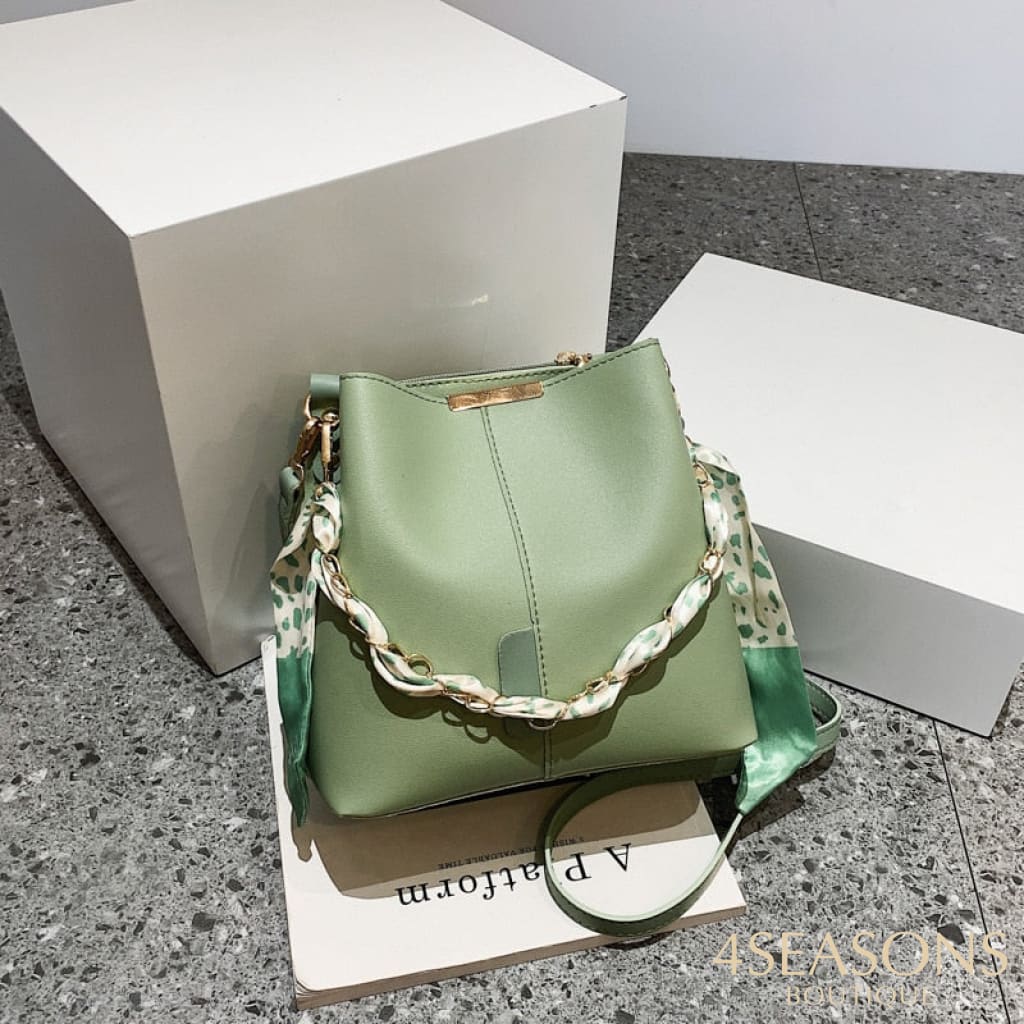 Popular Large-Capacity Bucket Bag For Women 2022 New Fashion Messenger Niche Casual Commuter