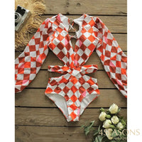 Badeanzug mit geometrischem Muster in Erdtönen