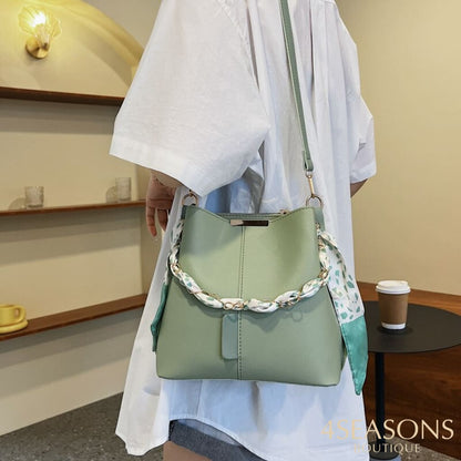 Popular Large-Capacity Bucket Bag For Women 2022 New Fashion Messenger Niche Casual Commuter